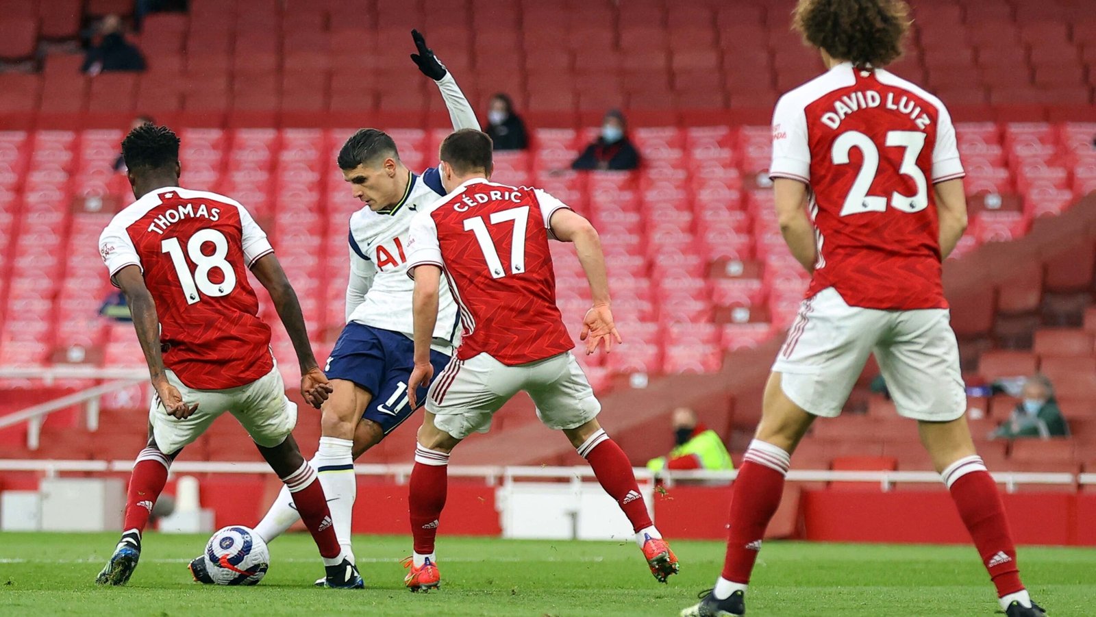 Kỹ thuật Rabona chéo chân gọi tắt là Rabona
