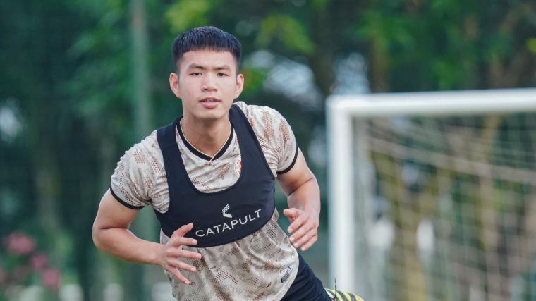 Giáp Tuấn Dương là cầu thủ bóng đá chuyên nghiệp, quê Bắc Giang